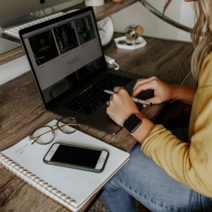 corinne-kutz-eeqFjT6q_sQ-unsplash